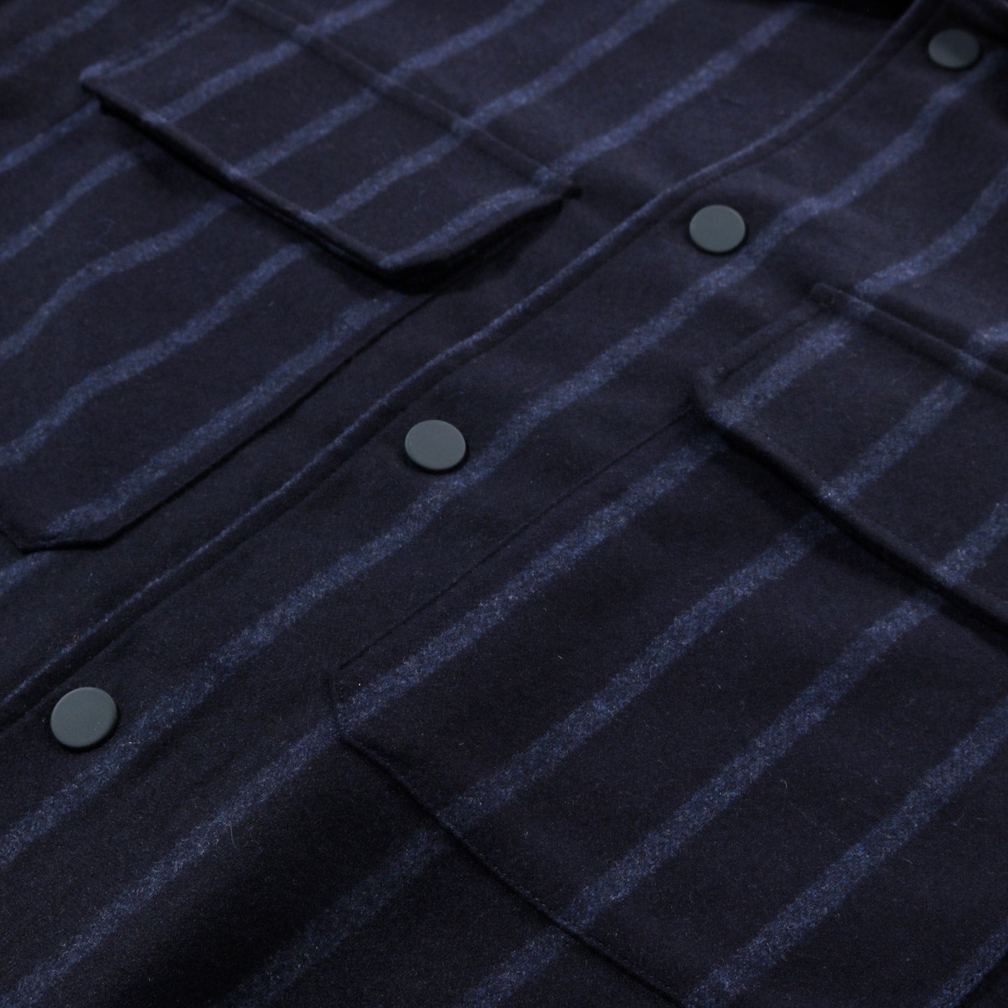 A KIND OF GUISE SANDEL SHIRT JACKET OSCURO NAVY STRIPES