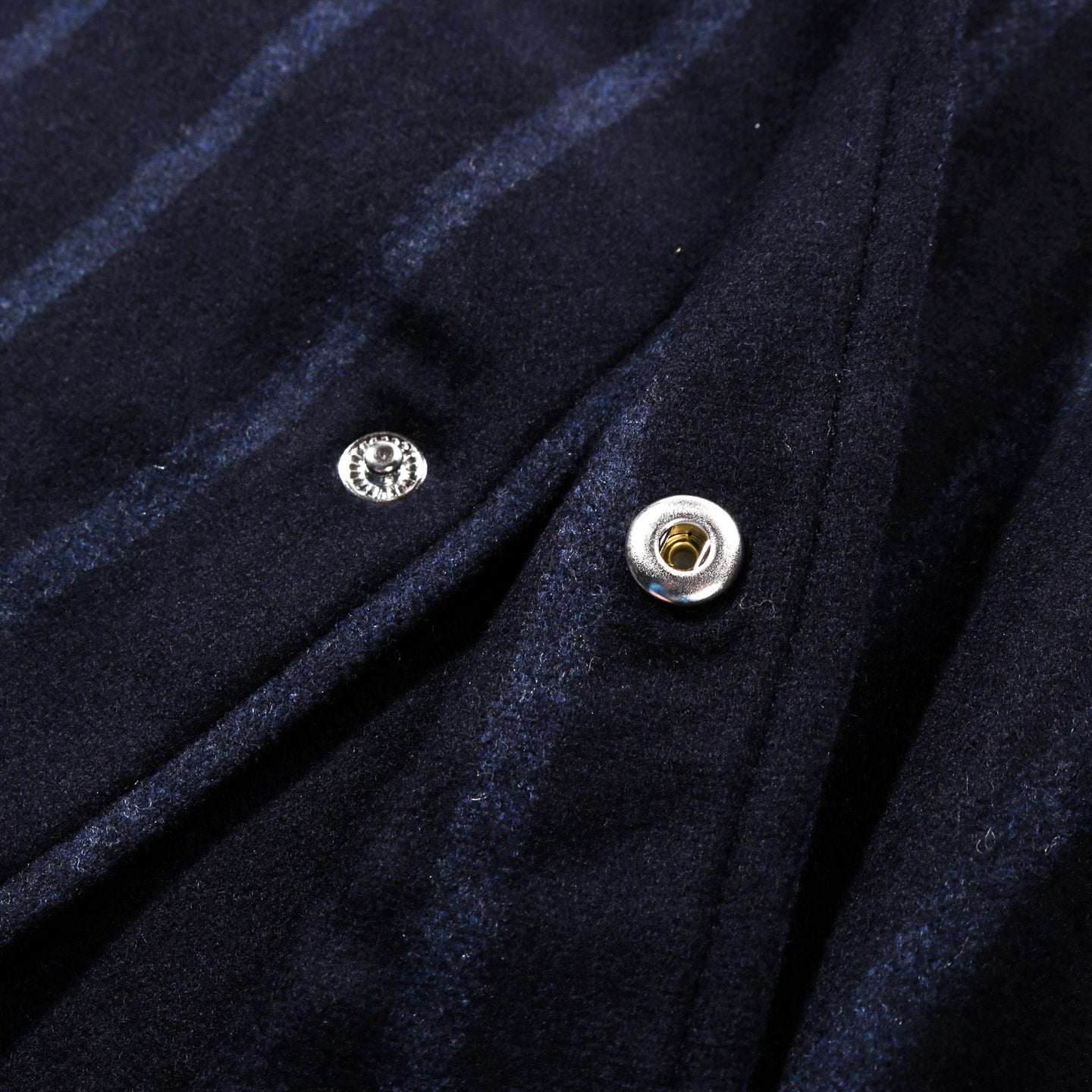 A KIND OF GUISE SANDEL SHIRT JACKET OSCURO NAVY STRIPES