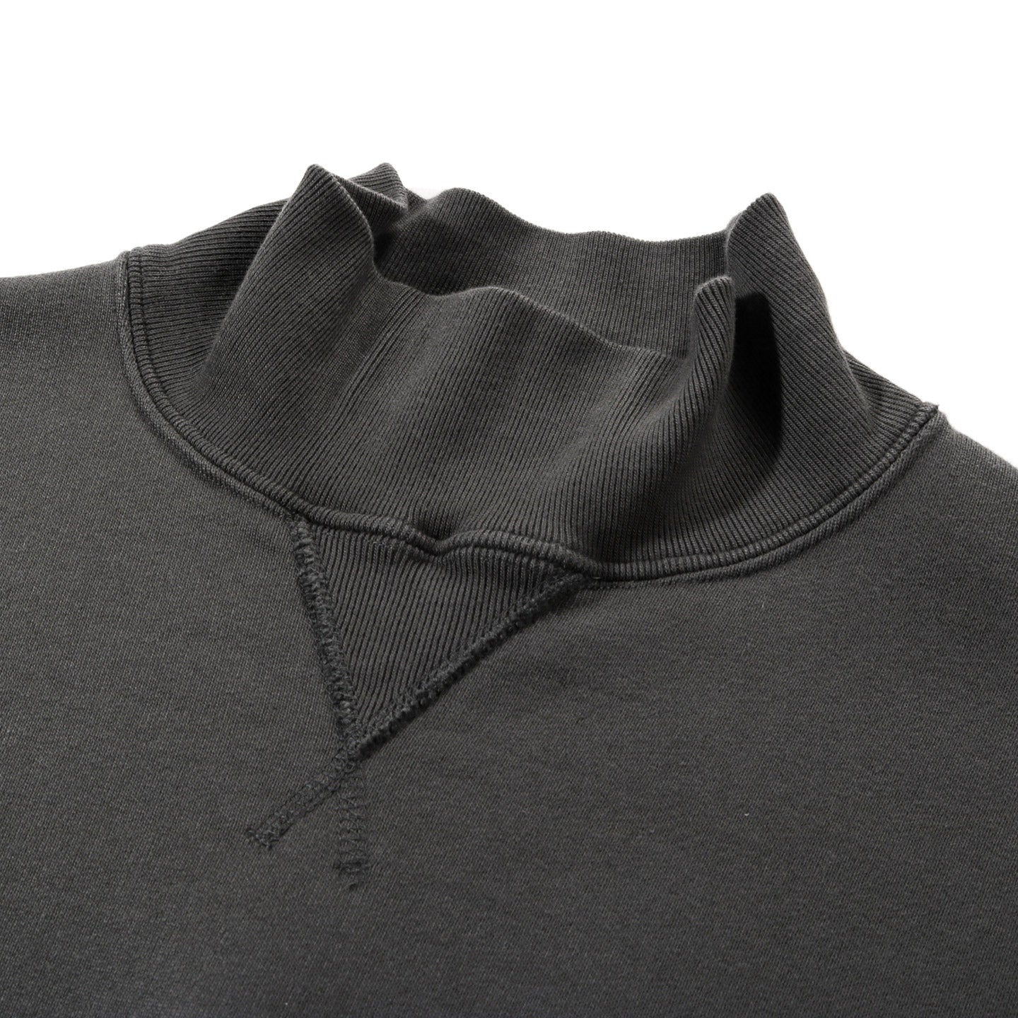 PHIGVEL MAKERS ATHLETIC TURTLENECK SWEAT CARBON