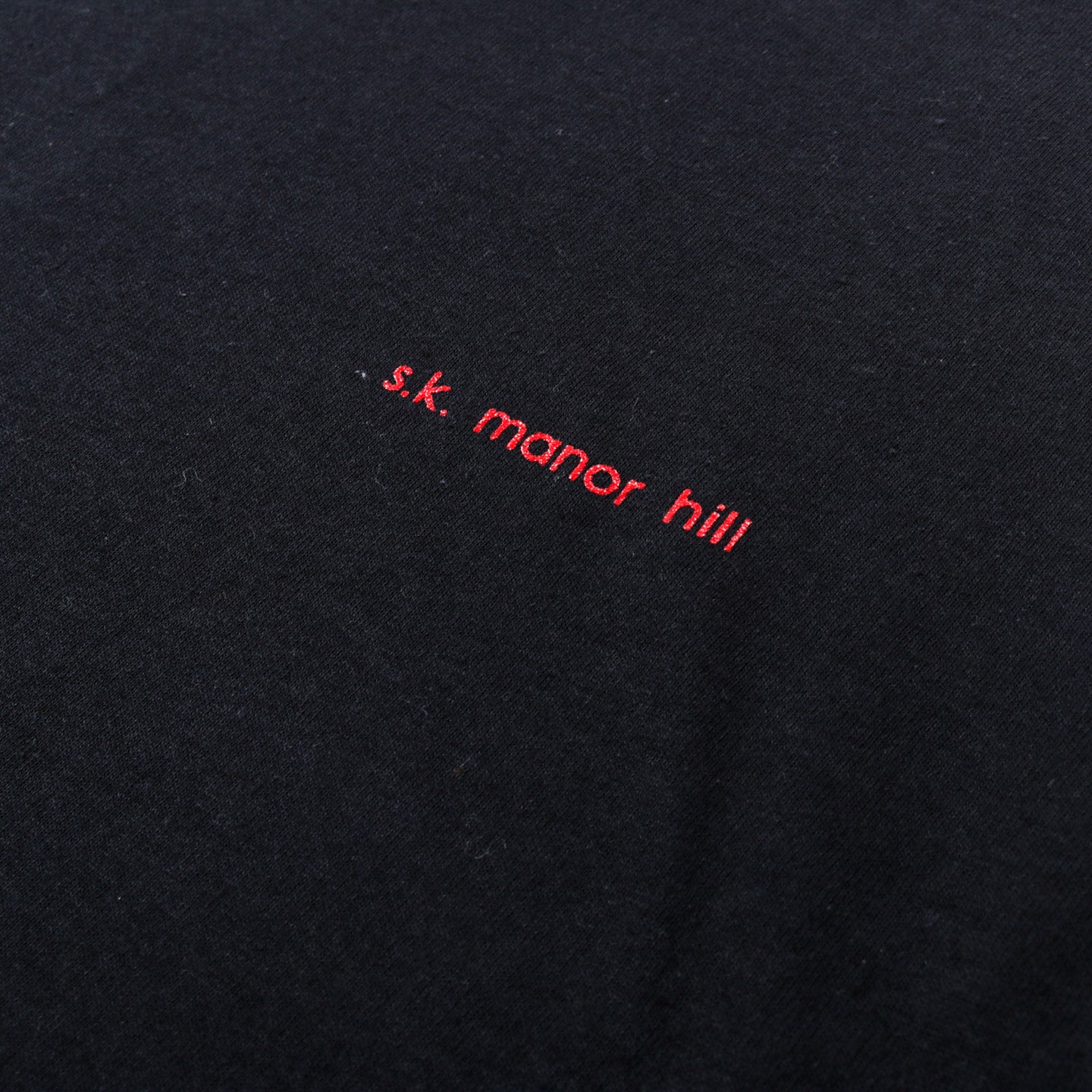 S.K. MANOR HILL LONG SLEEVE LOGO T BLACK